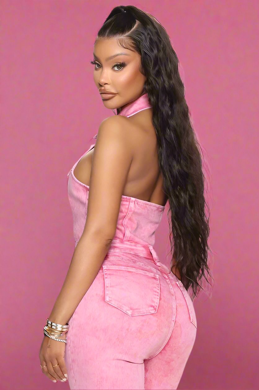 Mono halter de mezclilla rosa: atrevido y elegante