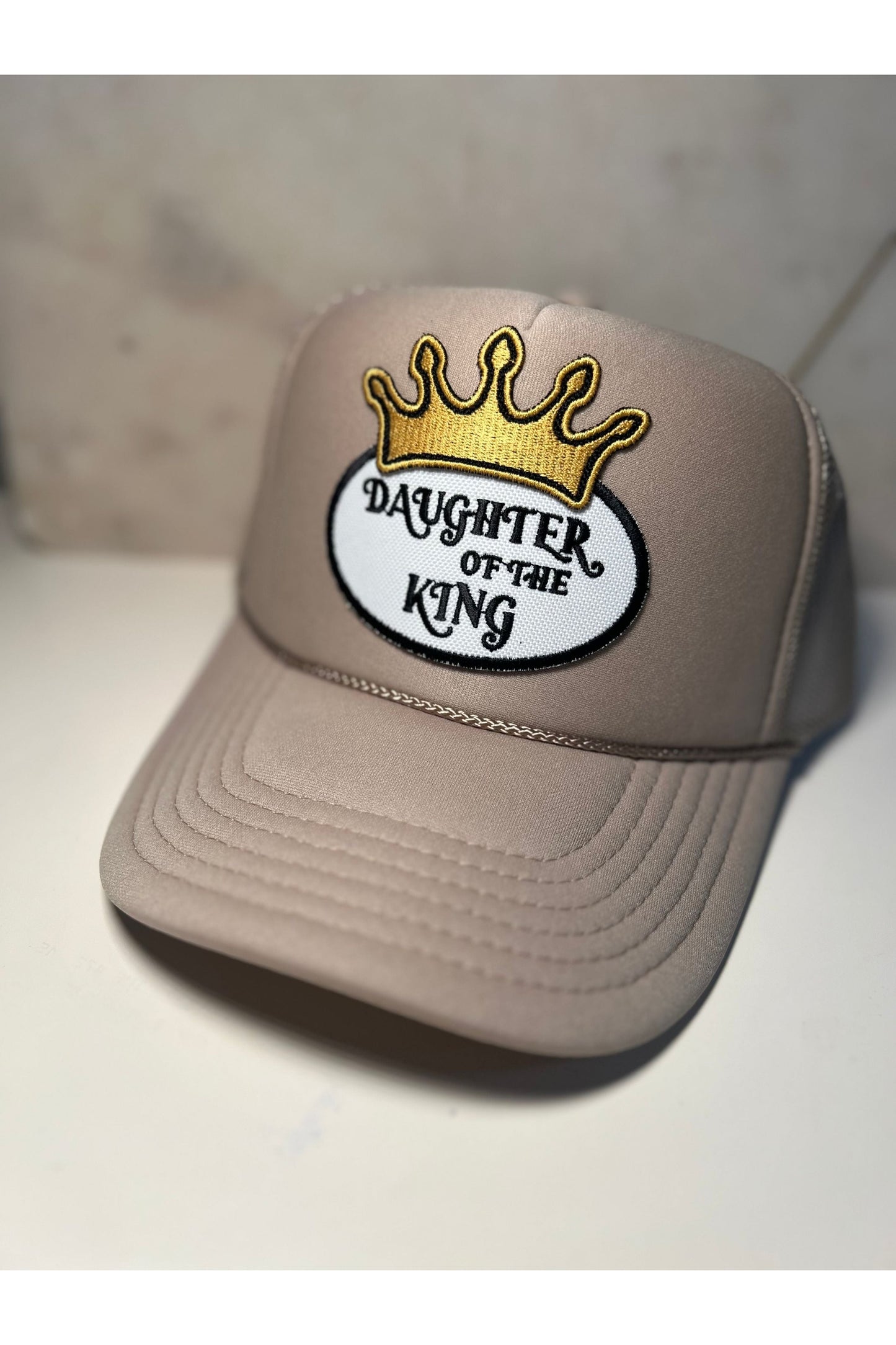 Gorra de camionero con parche de la Hija del Rey - liquidación