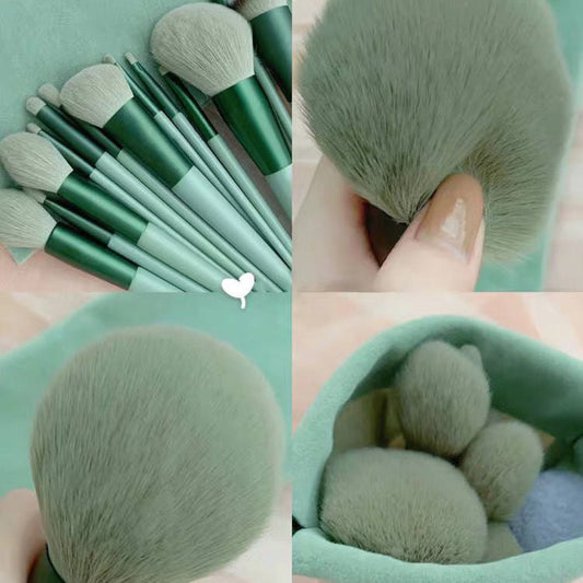 Set de 13 brochas de maquillaje Green Beauty de secado rápido, rubor súper suave y polvos sueltos.