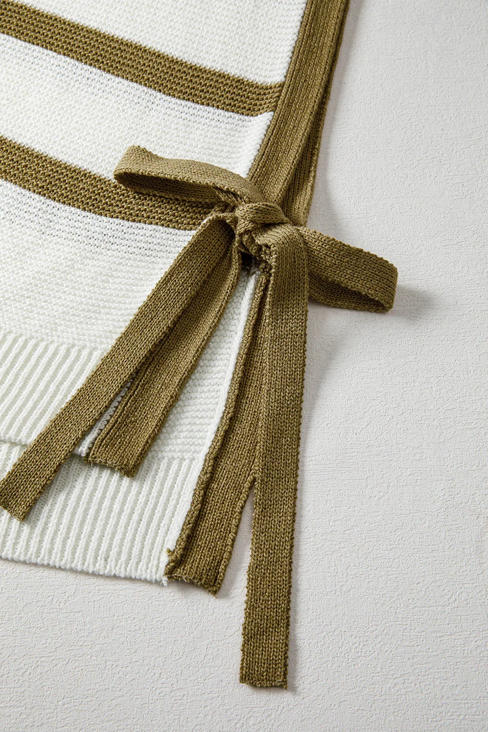 卡其色條紋側繫帶寬鬆針織上衣