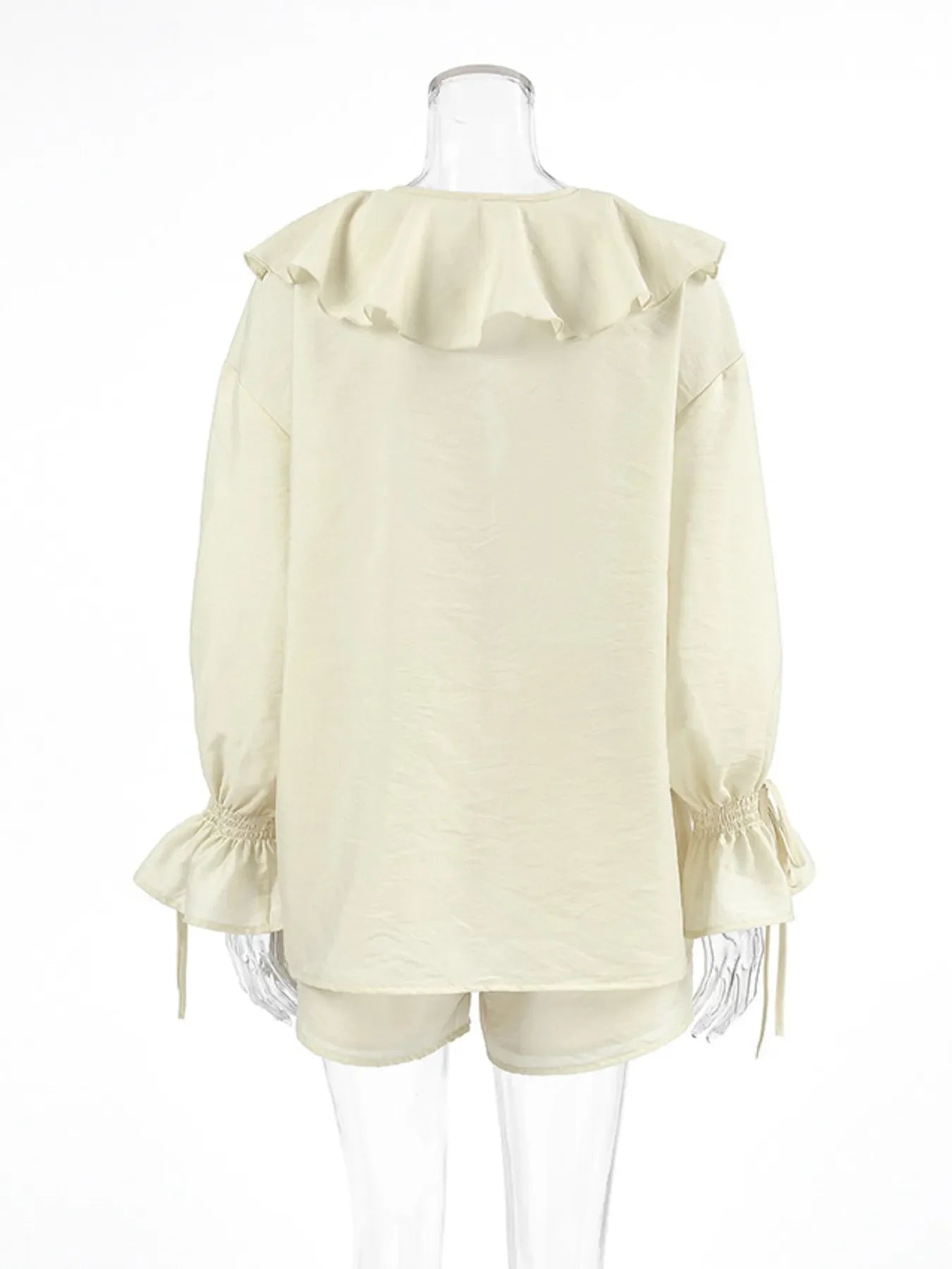 荷葉邊V領上衣和短褲套裝