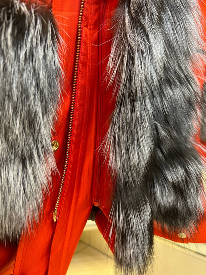 Parka aislante de piel de conejo y zorro plateado genuino de Roma en rojo