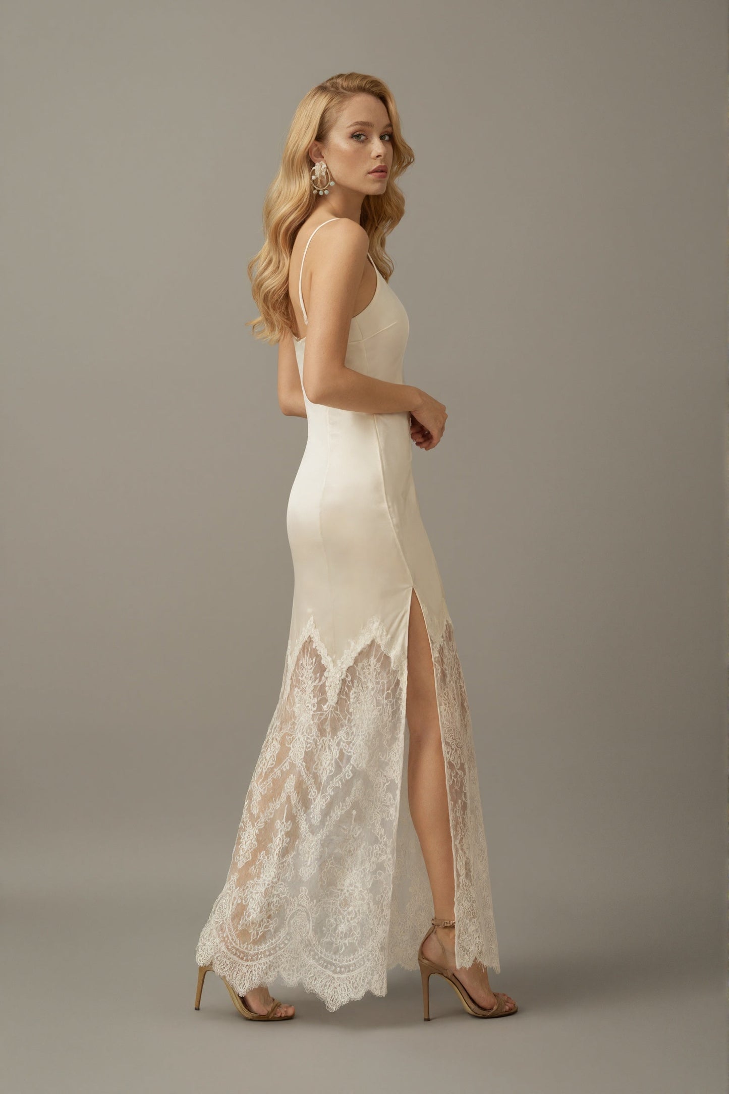 尚蒂伊蕾絲長袍，配絲滑緞面蕾絲睡裙 - 隔天送達