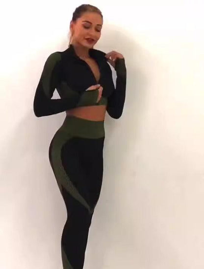 經典系列瑜珈上衣、運動胸罩和緊身褲套裝