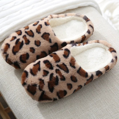 Pantuflas de interior de piel de conejo con estampado de leopardo