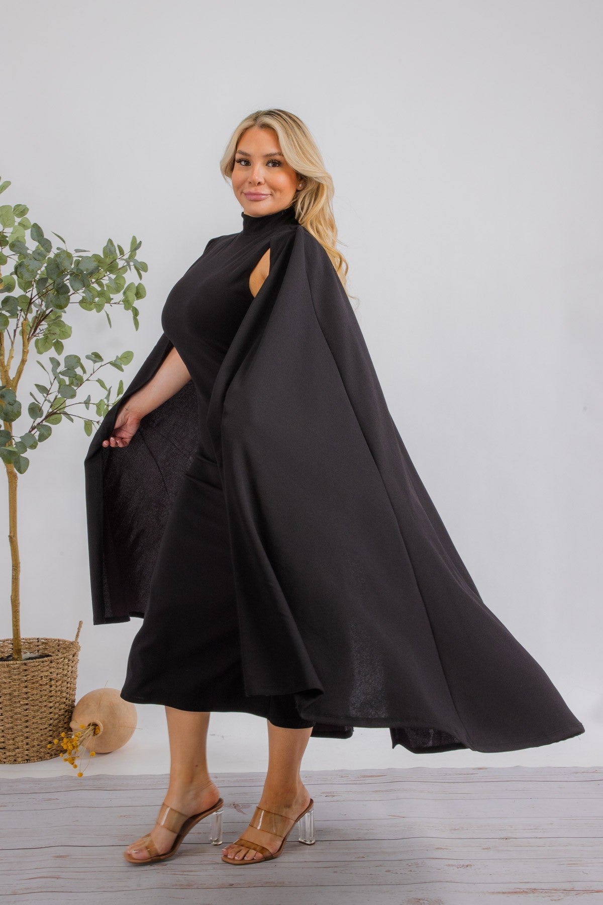 Vestido midi de talla grande Stella Cape - Negro