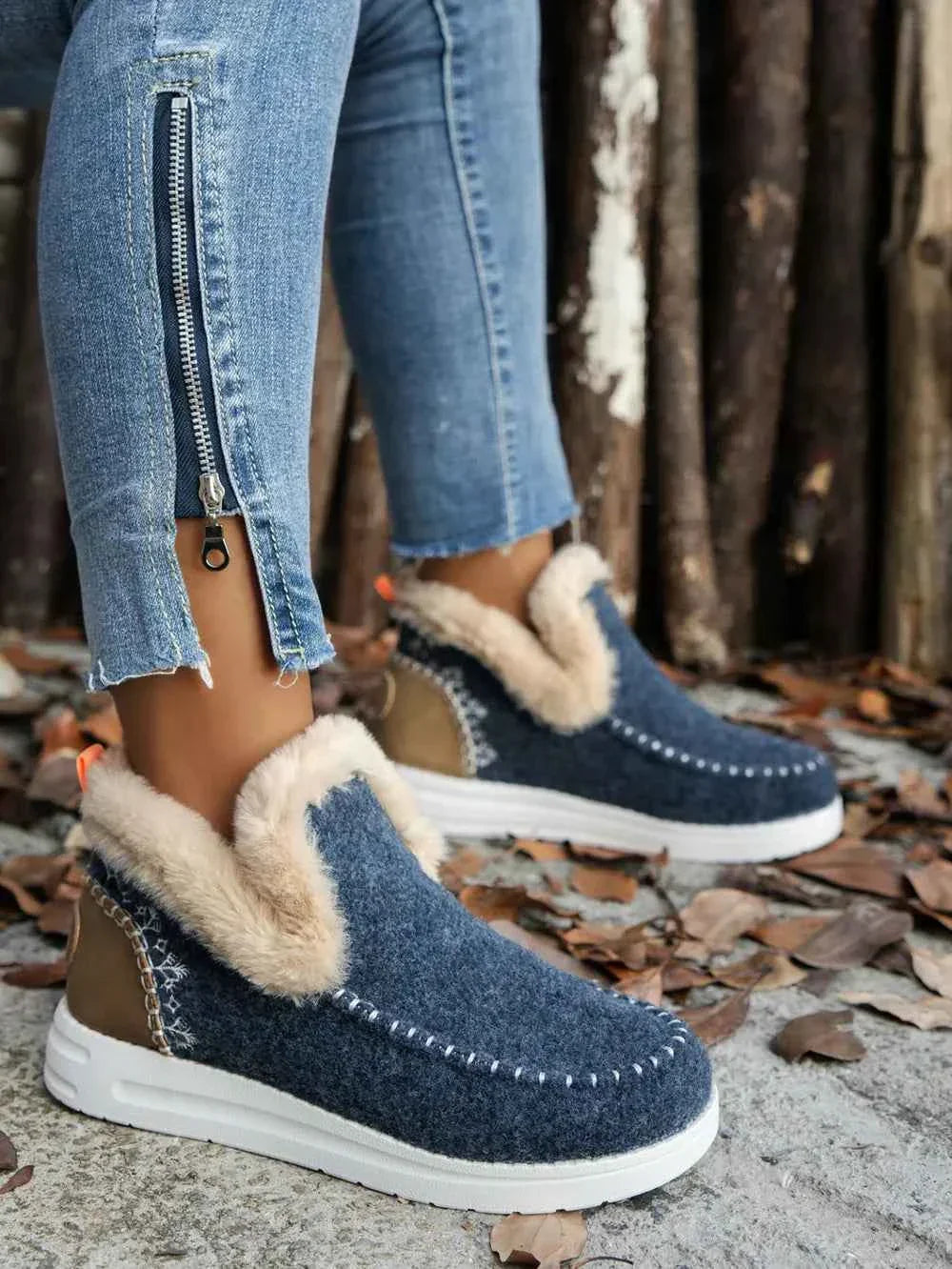 Furry Suede Round Toe Flat Sneakers
