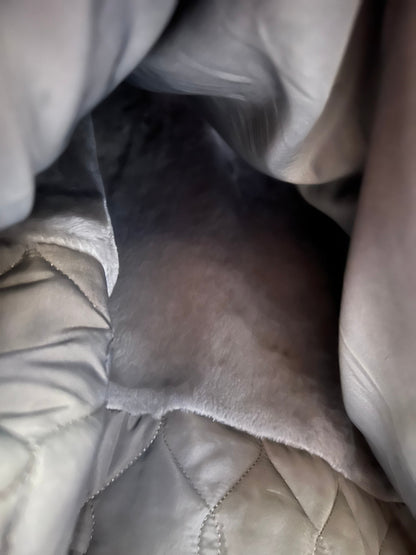 Parka aislante de piel de conejo y zorro plateado genuino de Roma en rojo