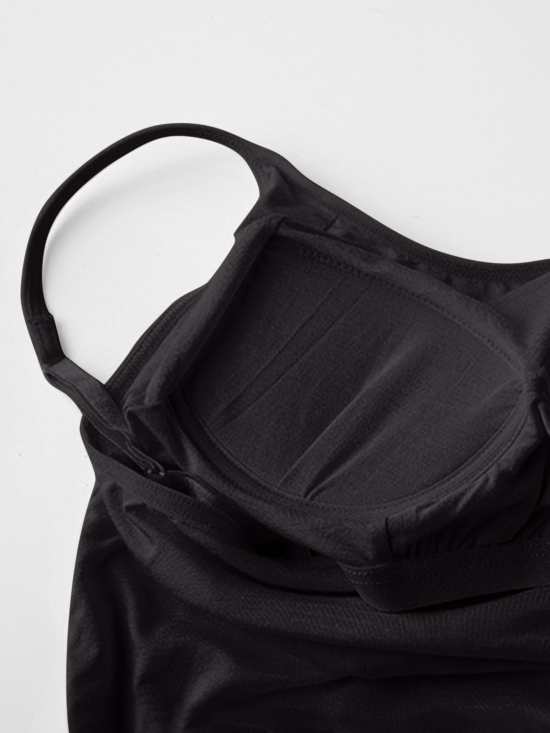 日常吊帶洋裝搭配胸罩