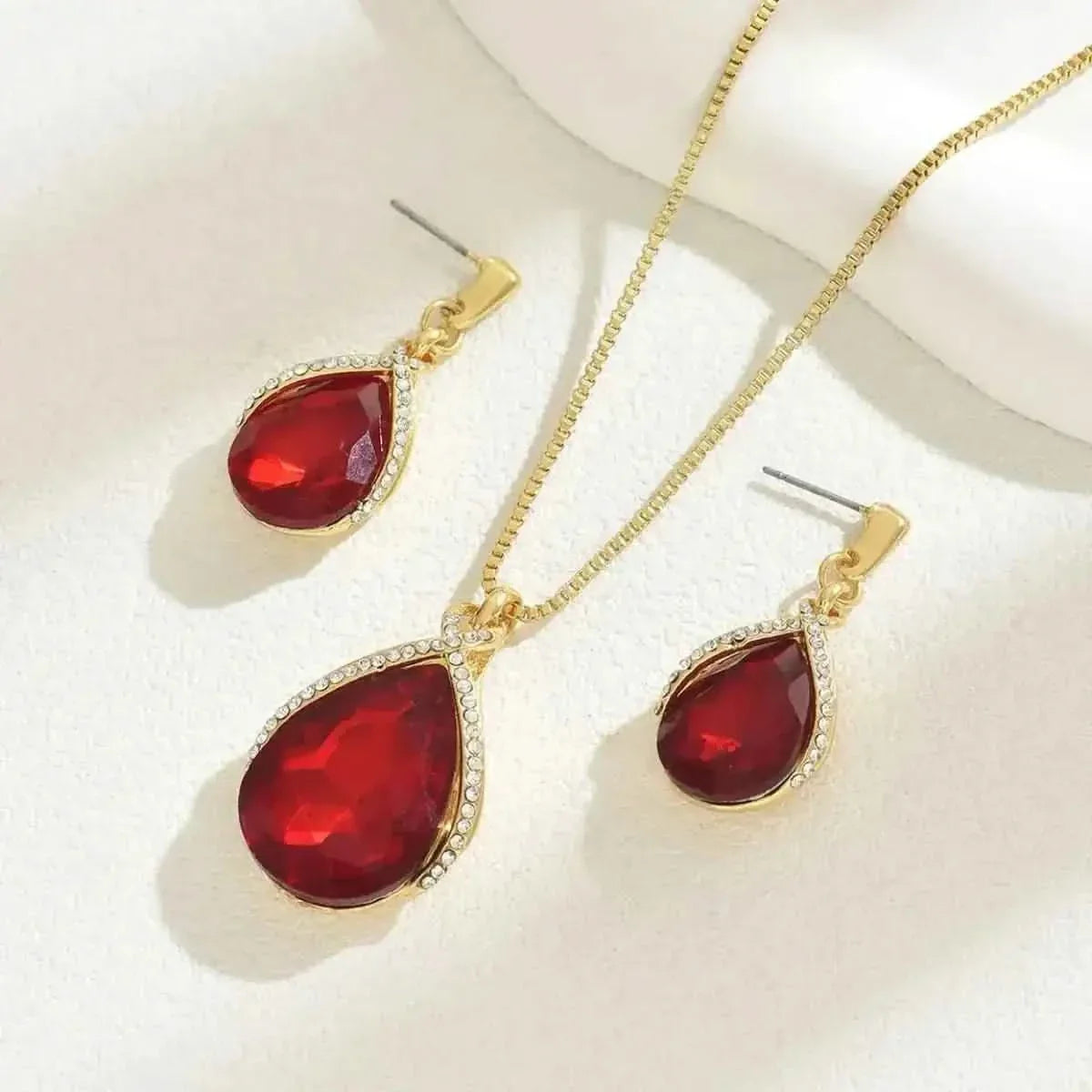18K Gold-Plated Rhinestone Teardrop : Necklace and Earrings Jewelry Set