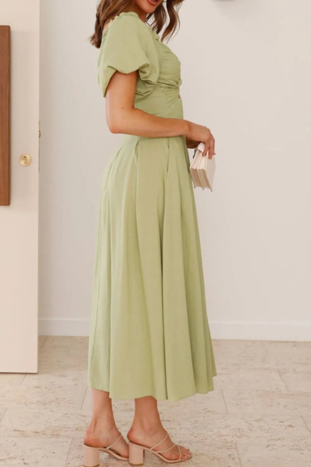 甜美寧靜泡泡袖中長連身裙