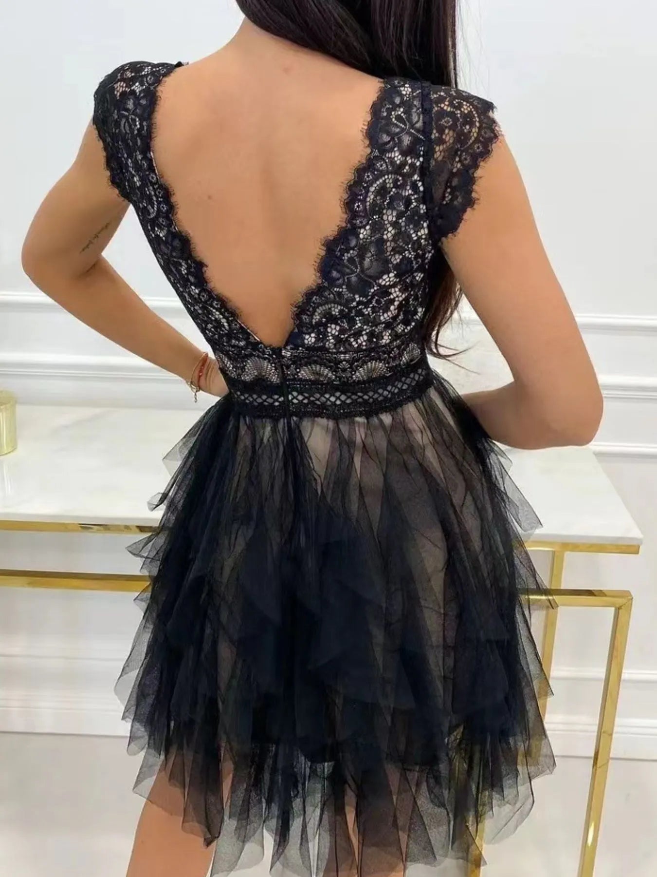 蕾絲V領荷葉邊連身裙