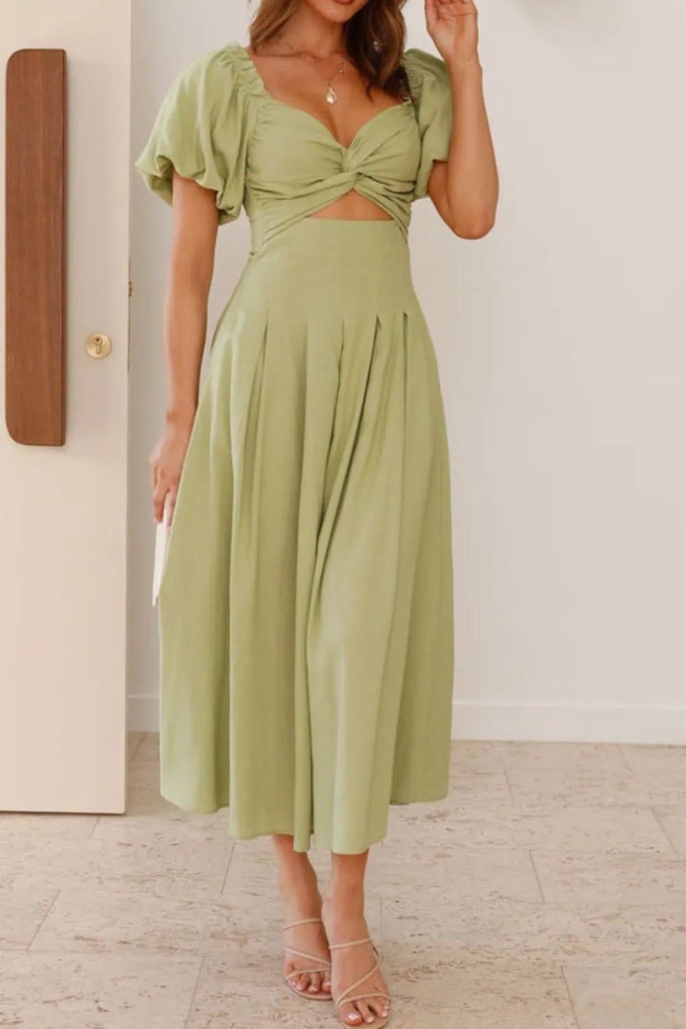 甜美寧靜泡泡袖中長連身裙