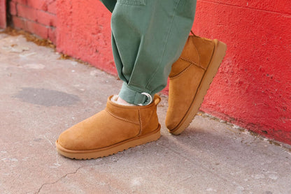 UGG 女士經典超迷你靴