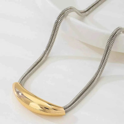 Two-Tone Alloy Curved : Pendant Snake Necklace