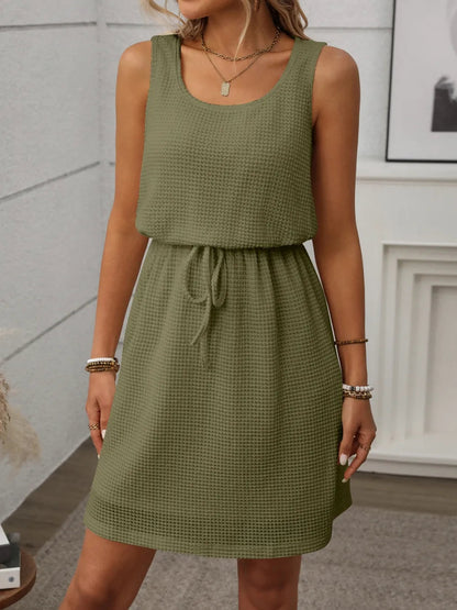 輕盈的華夫格針織抽繩迷你吊帶裙