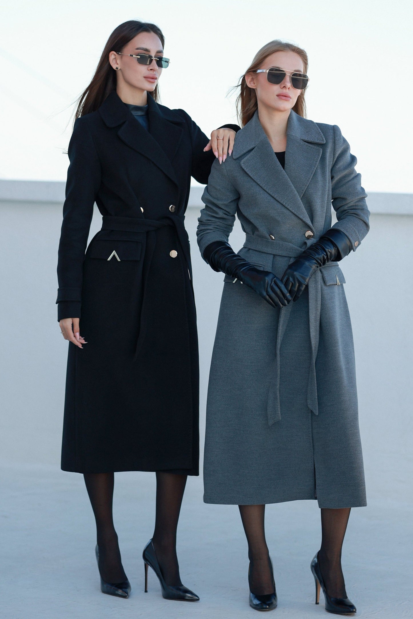 阿拉斯加經典黑色羊絨混紡大衣