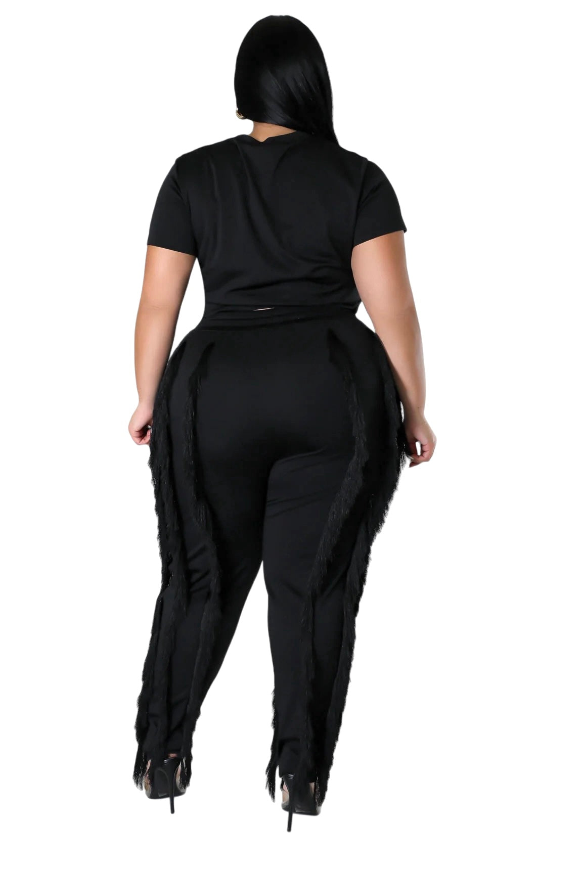 Top de manga corta con curvas y pantalones con borlas a juego