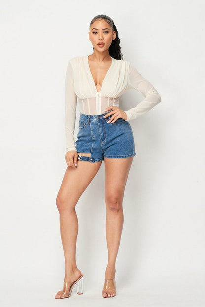 Body de rejilla con espalda de malla transparente y escote en V profundo