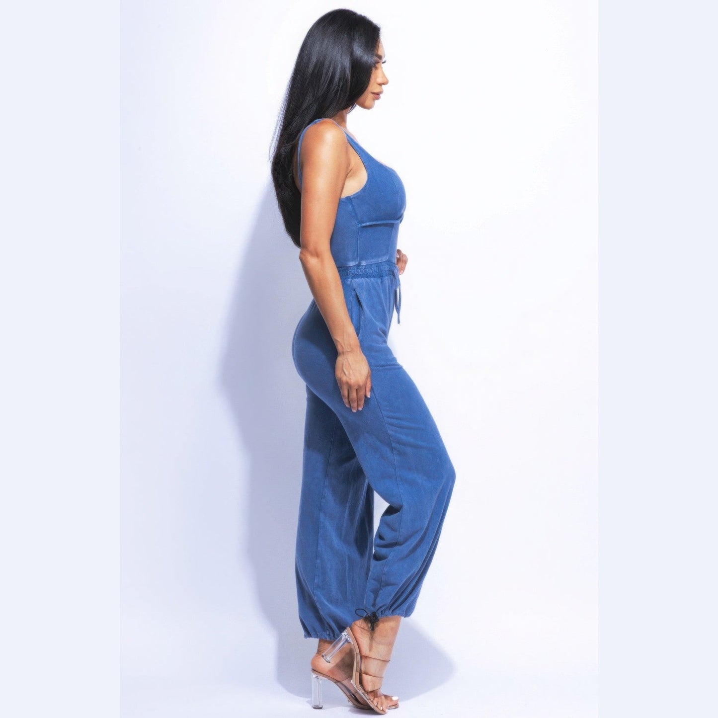 Mono lavado con tobillos ajustables en denim