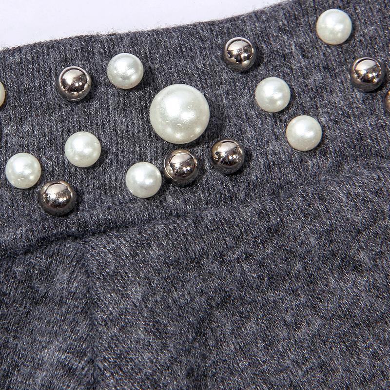 露肩串珠細節上衣