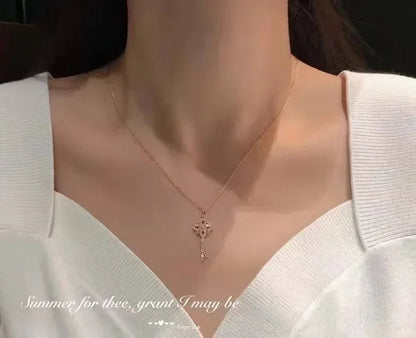 Colgante de llave vintage de plata de ley 925 con cristales pavé y baño de oro de 14 quilates para mujer, joyería ligera de lujo para vestir.