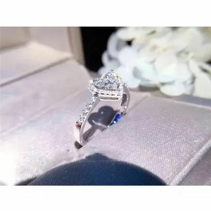 Anillos de corazón de lujo Huitan Fashion para mujer con incrustaciones de circonitas cúbicas deslumbrantes, elegantes accesorios de boda, joyería de moda para uso diario.