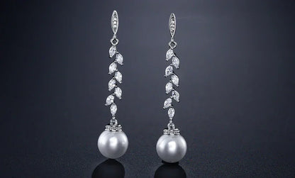Pendientes colgantes de perlas de imitación redondas ZAKOL para mujer, con circonitas brillantes y hojas de cristal, largos, para novia, joyería de boda