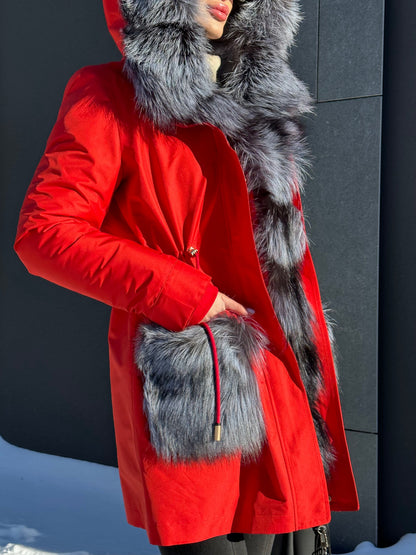 Parka aislante de piel de conejo y zorro plateado genuino de Roma en rojo