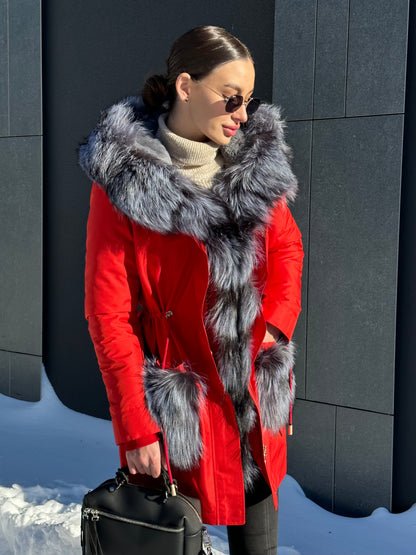 Parka aislante de piel de conejo y zorro plateado genuino de Roma en rojo