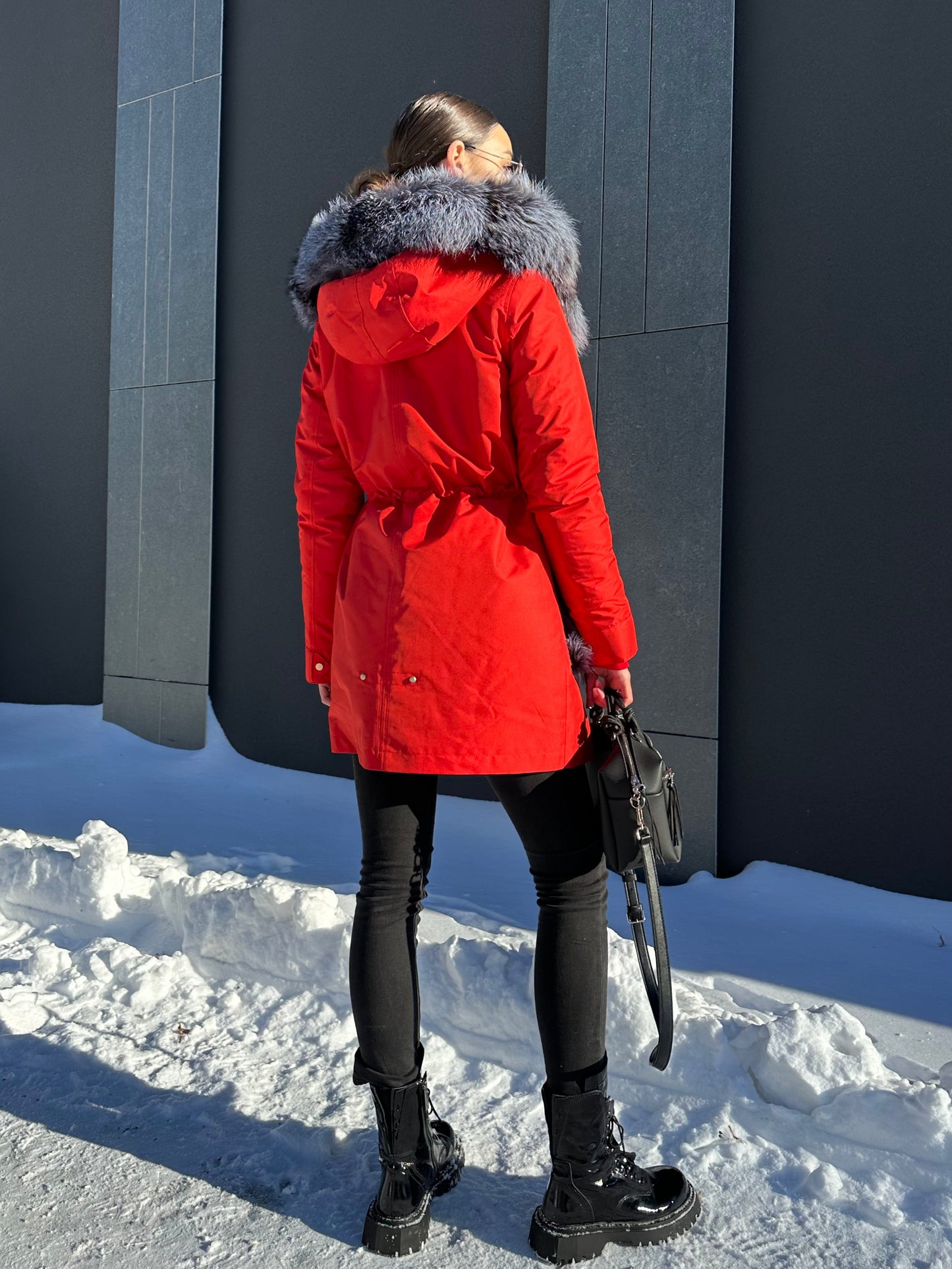 Parka aislante de piel de conejo y zorro plateado genuino de Roma en rojo