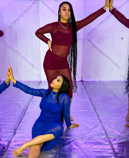 Triple Threat Mesh Magic: Conjunto de 3 piezas de top corto, shorts de cintura alta y vestido transparente