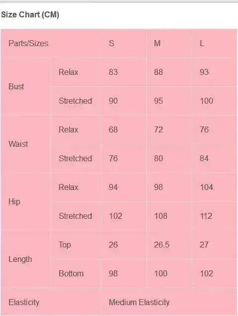 粉紅色斑駁印花荷葉邊露臍上衣和褲子套裝