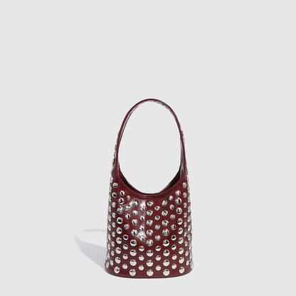 Bolso tipo cubo portátil con remaches de lunares y personalidad informal y genial para debajo del brazo 
