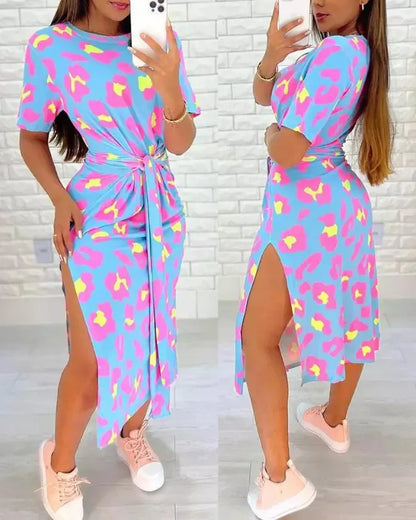 白色豹紋連身裙，繫帶細節，側開衩設計