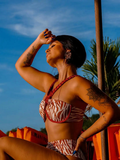 Conjunto de traje de baño de dos piezas con cuello halter y ribete de Franze