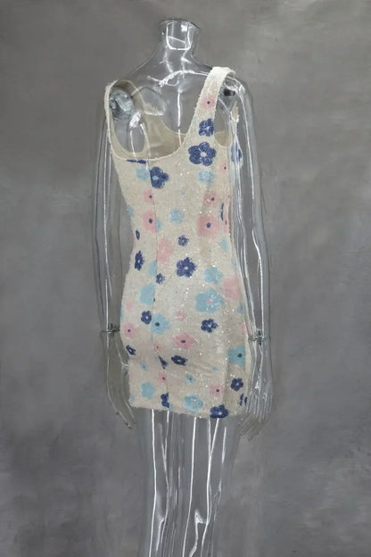 Vestido mini sexy con lentejuelas y rombos coloridos, elegante y chic, con tirantes y aberturas.