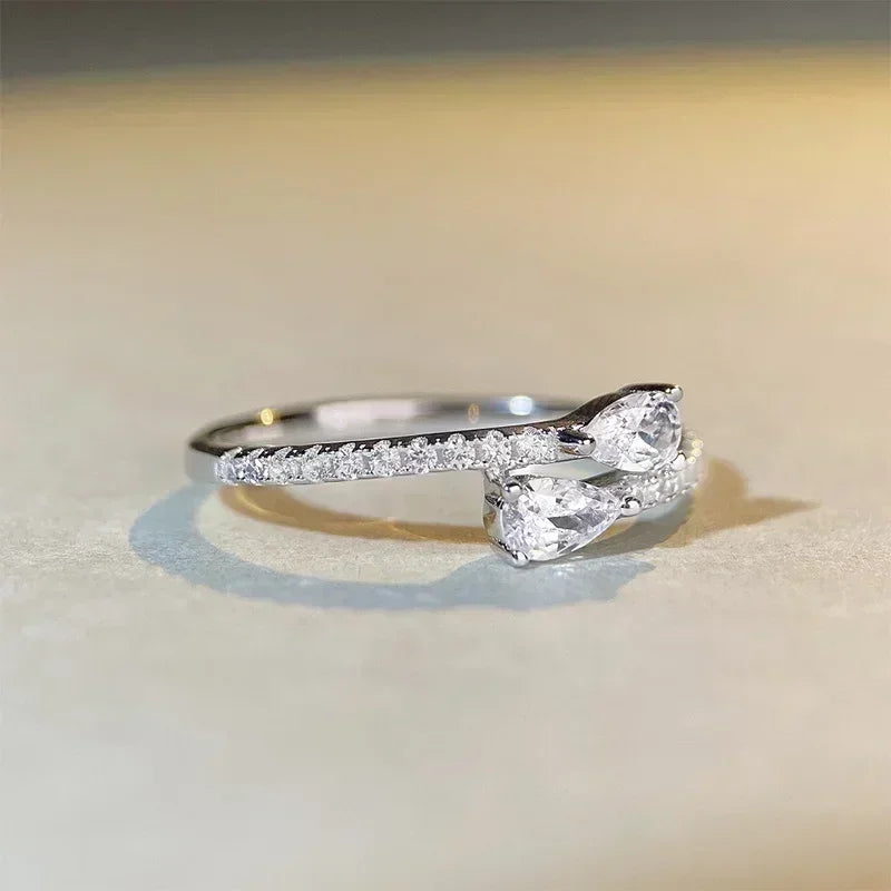 2025年新閃亮鋯石戒指訂婚儀式女士配件婚禮時尚珠寶簡約批發