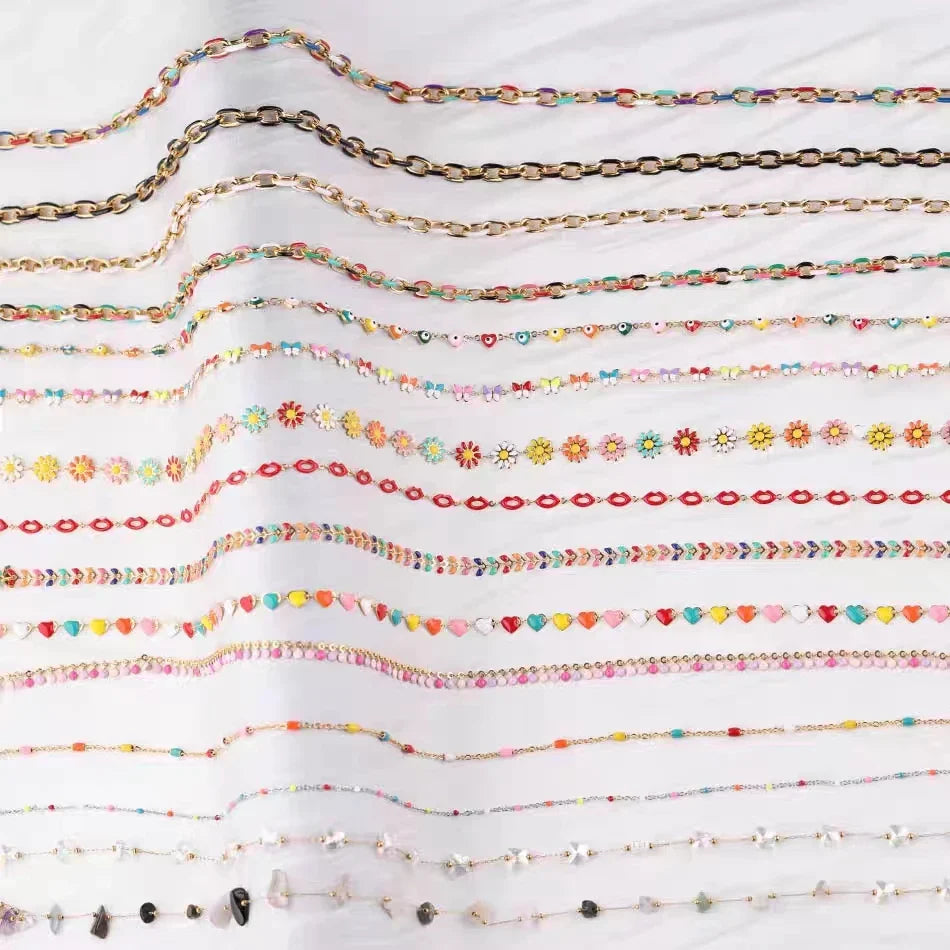 Collar con nombre y corazón de mariposa personalizado