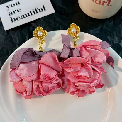 Pendientes largos con borlas de algodón hechos a mano