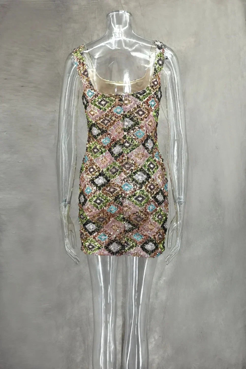 Vestido mini sexy con lentejuelas y rombos coloridos, elegante y chic, con tirantes y aberturas.