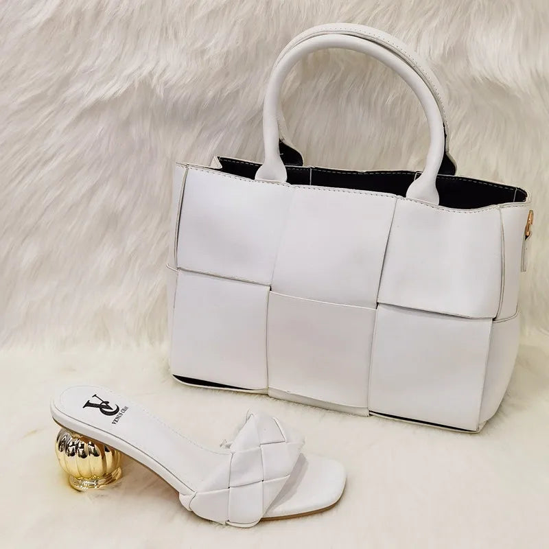 Conjunto de bolso y zapatos de último diseño italiano.