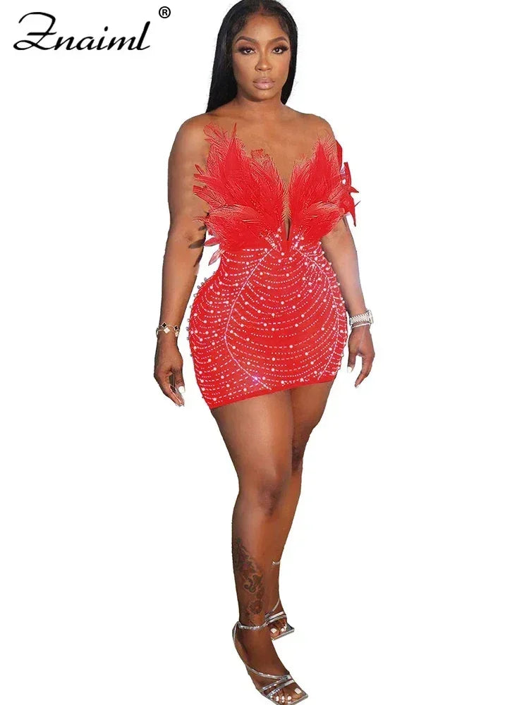 Vestido transparente con diamantes de imitación y plumas sexys de Znaiml