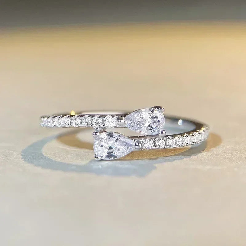 2025年新閃亮鋯石戒指訂婚儀式女士配件婚禮時尚珠寶簡約批發