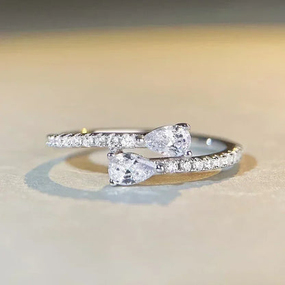 2025年新閃亮鋯石戒指訂婚儀式女士配件婚禮時尚珠寶簡約批發