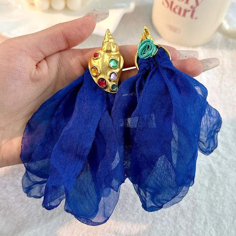 Pendientes largos con borlas de algodón hechos a mano