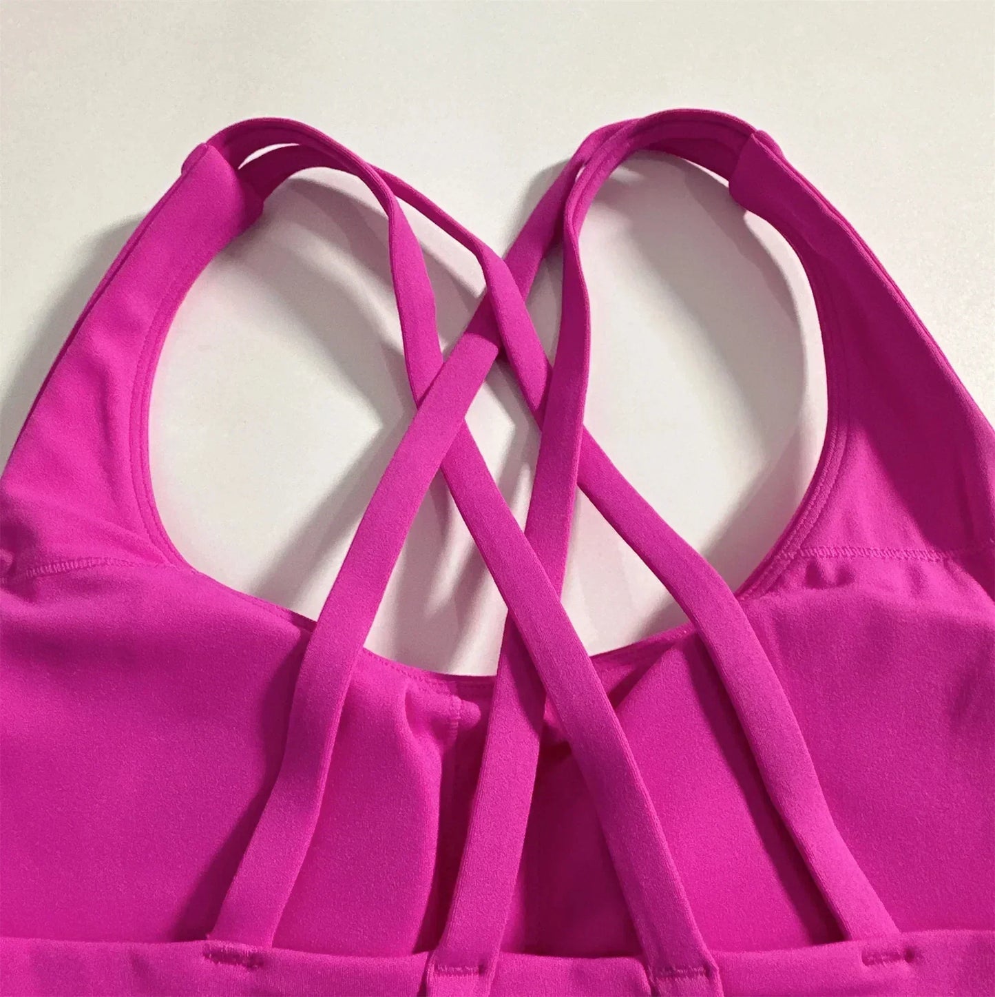 純色女交叉訓練運動文胸，柔軟高強度緊身胸衣，適合綜合訓練、健身房瑜珈穿著，搭配胸墊。