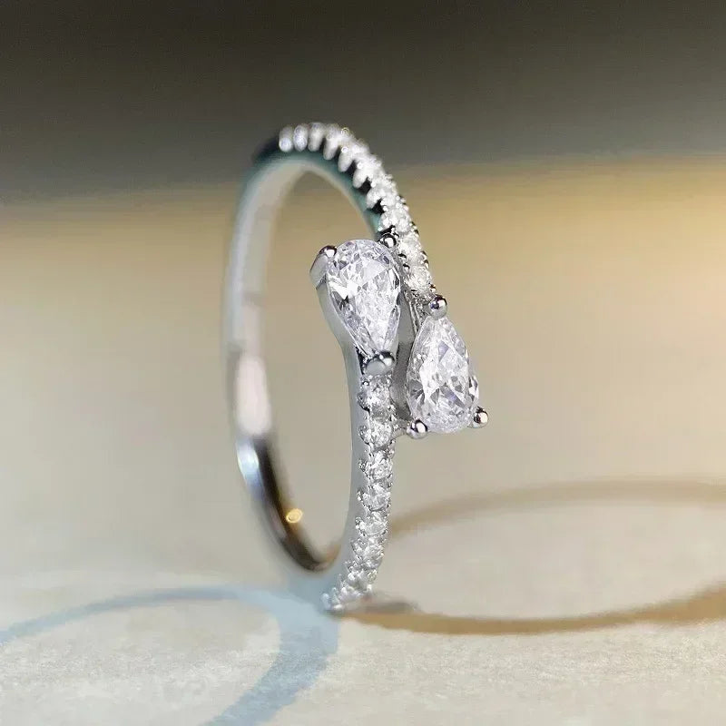 2025年新閃亮鋯石戒指訂婚儀式女士配件婚禮時尚珠寶簡約批發