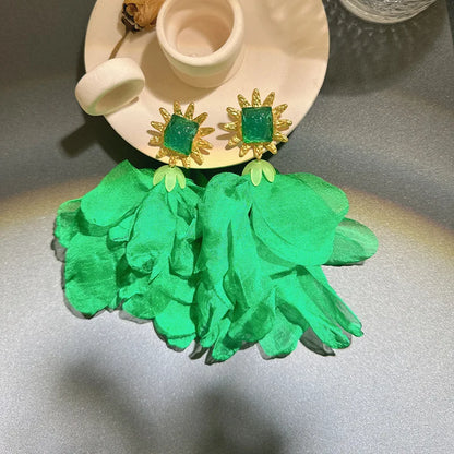 Pendientes largos con borlas de algodón hechos a mano