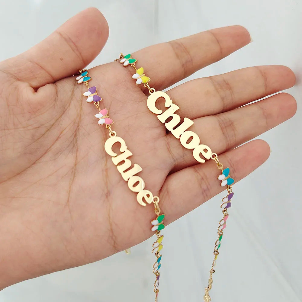 Collar con nombre y corazón de mariposa personalizado